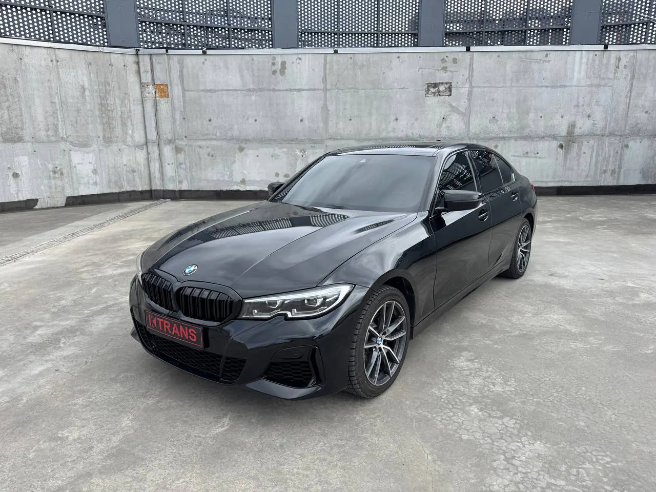 BMW 330i 2019 из парка аренды KTRANS