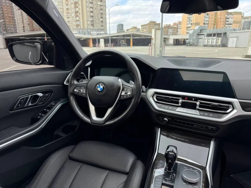 BMW 330i 2019 из парка аренды KTRANS