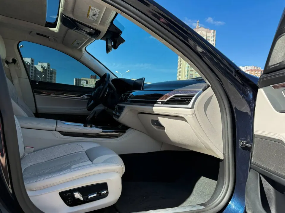 BMW 740Li 2020 из парка аренды KTRANS