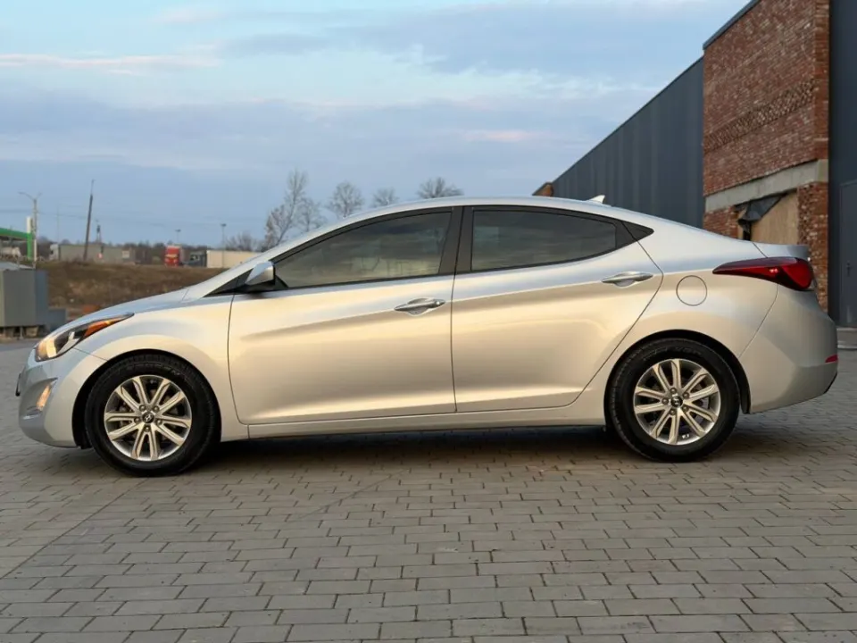 Hyundai Elantra 2015 из парка аренды KTRANS