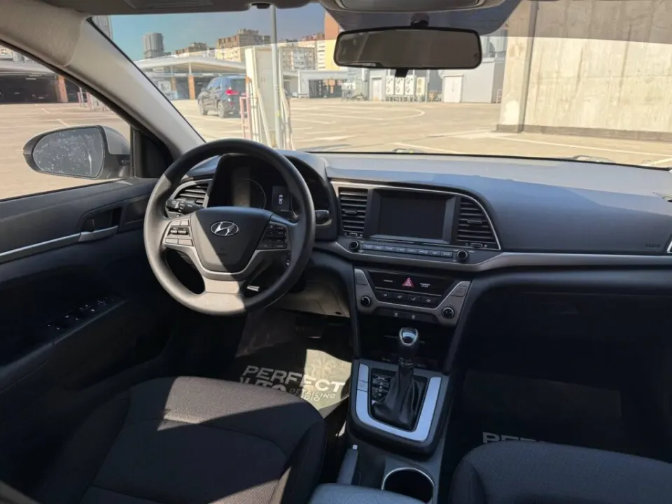 Hyundai Elantra 2017 из парка аренды KTRANS
