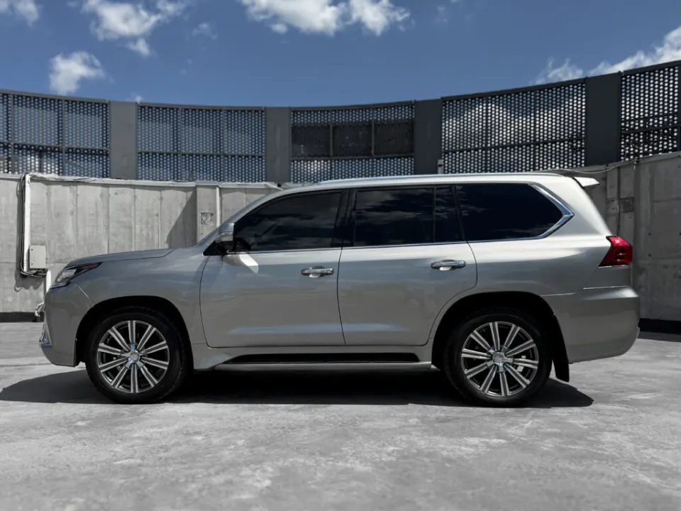 Lexus LX 570 2017 из парка аренды KTRANS