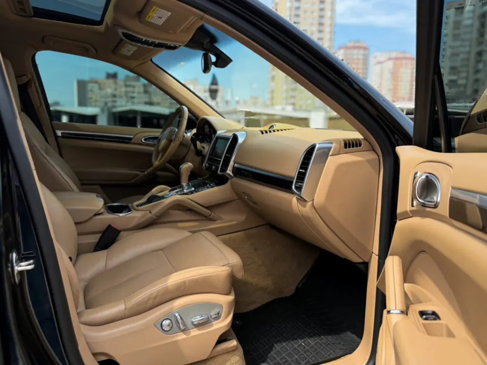 Porsche Cayenne 2013 из парка аренды KTRANS