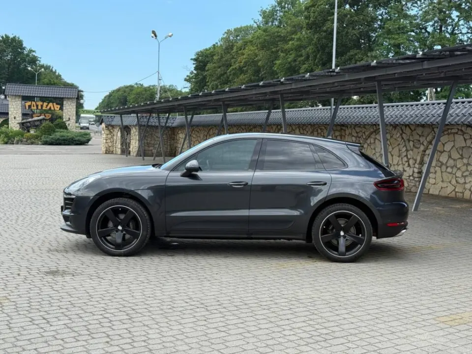 Porsche Macan 2017 from the KTRANS rental fleet