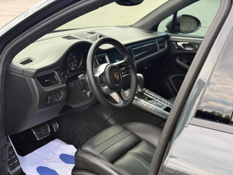 Porsche Macan 2017 from the KTRANS rental fleet