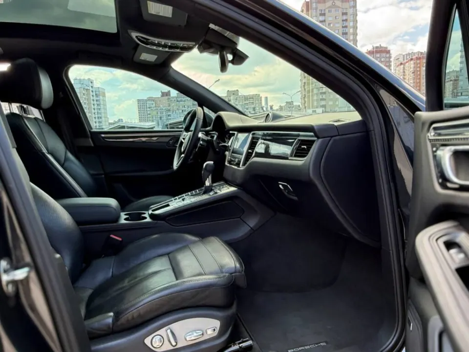 Porsche Macan 2017 from the KTRANS rental fleet