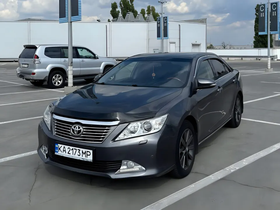 Toyota Camry 50 2012 из парка аренды KTRANS