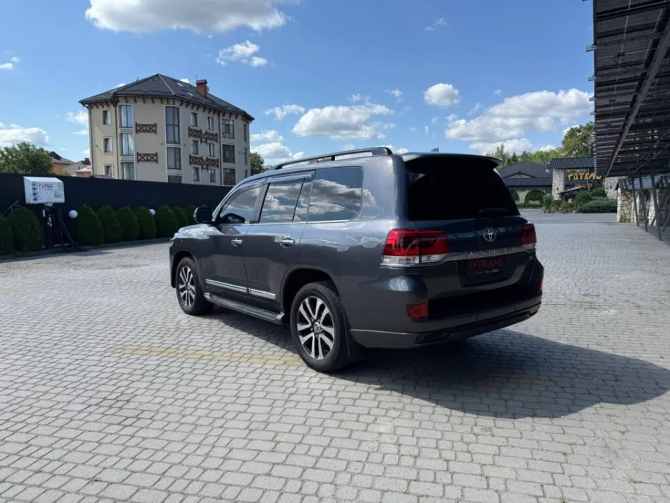 Toyota LC 200 2017 из парка аренды KTRANS