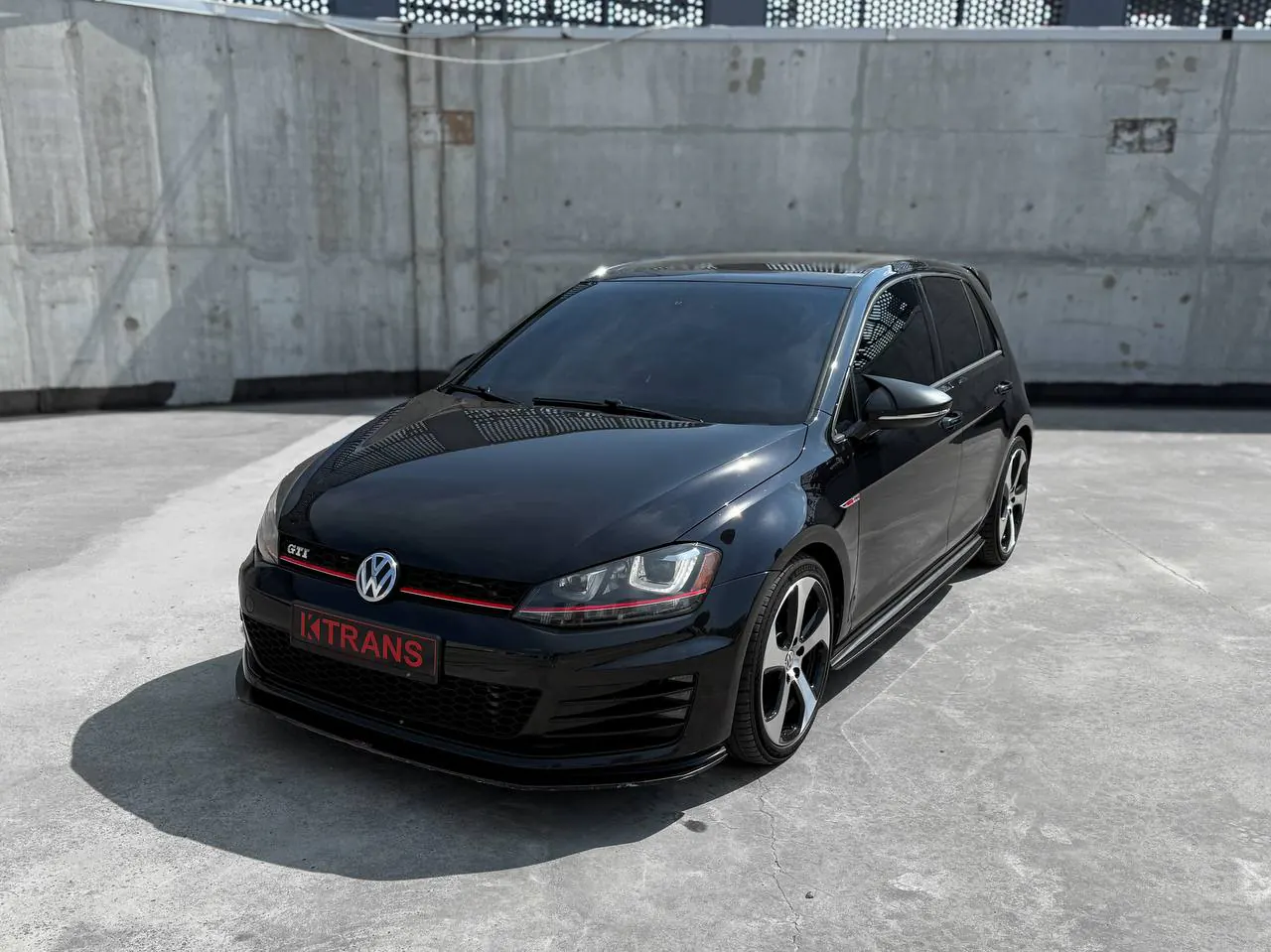 Volkswagen Golf GTI 2014 из парка аренды KTRANS