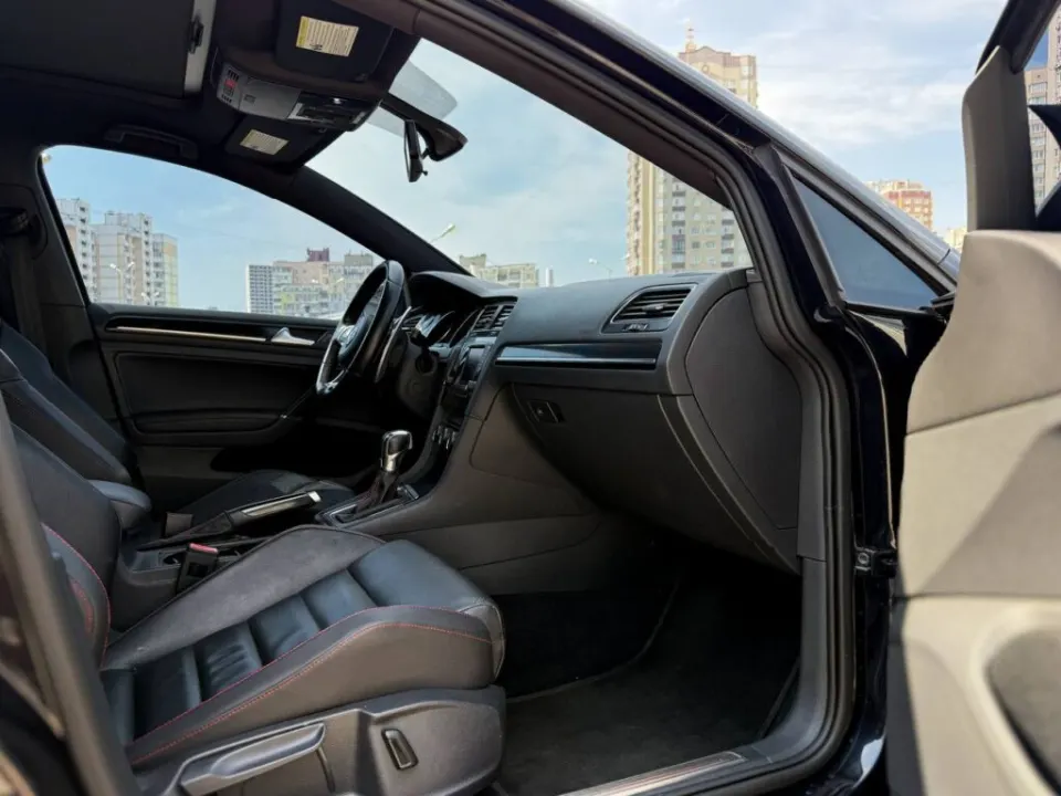 Volkswagen Golf GTI 2014 из парка аренды KTRANS