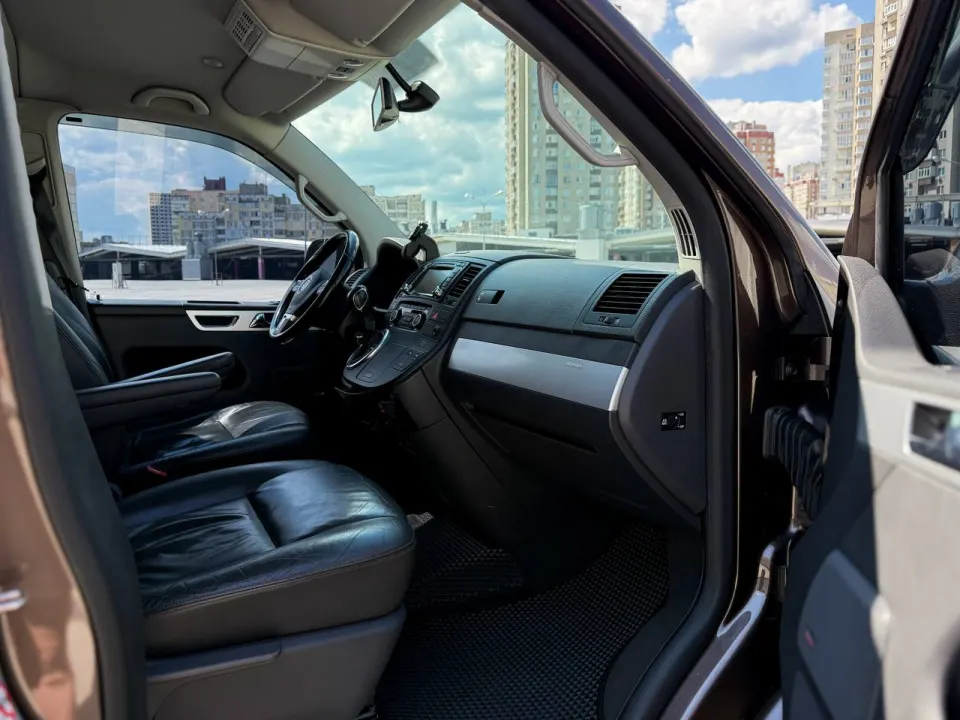 Volkswagen Multivan 2010 из парка аренды KTRANS
